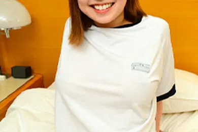 【无码高清】一个穿着灯笼裤看起来很棒的女孩，它切开了她的裂缝 藤田留美