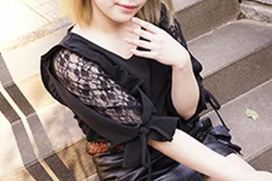 【无码高清】听着店长女朋友的电话，我睡着了。 酒井真美